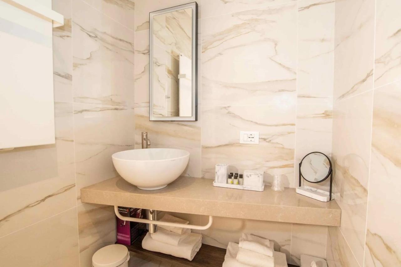 Jacuzzi Suite Home By Enjoy Garda Hotel Peschiera del Garda Ngoại thất bức ảnh