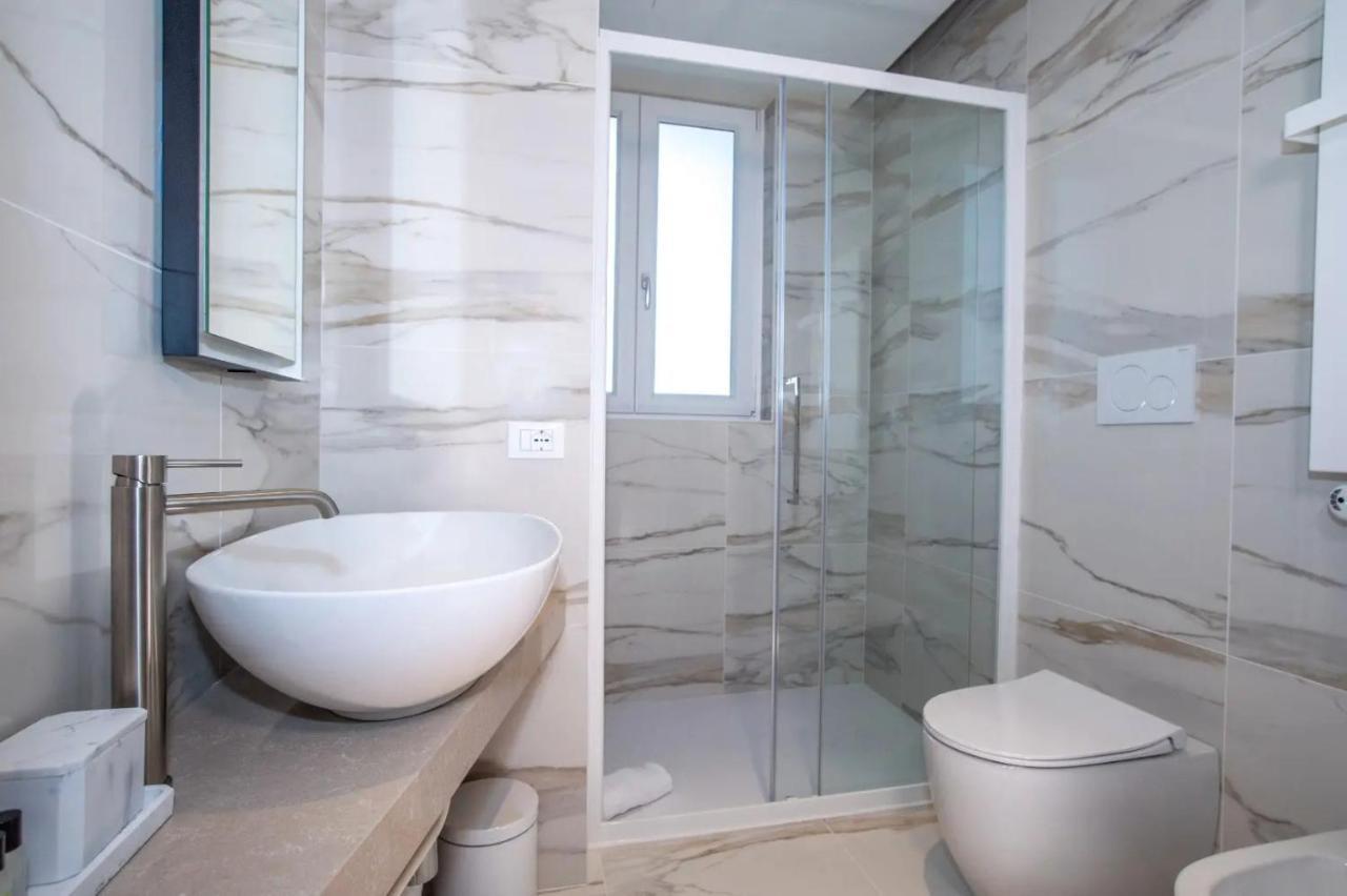 Jacuzzi Suite Home By Enjoy Garda Hotel Peschiera del Garda Ngoại thất bức ảnh