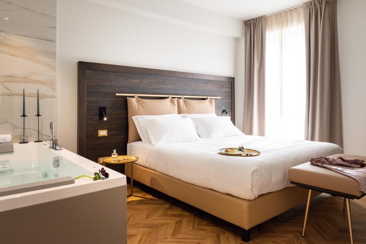 Jacuzzi Suite Home By Enjoy Garda Hotel Peschiera del Garda Ngoại thất bức ảnh