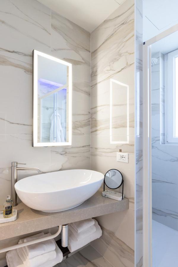 Jacuzzi Suite Home By Enjoy Garda Hotel Peschiera del Garda Ngoại thất bức ảnh