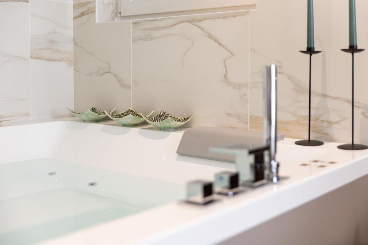 Jacuzzi Suite Home By Enjoy Garda Hotel Peschiera del Garda Ngoại thất bức ảnh