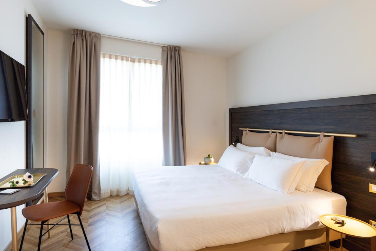 Jacuzzi Suite Home By Enjoy Garda Hotel Peschiera del Garda Ngoại thất bức ảnh
